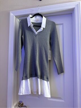 J for Justify Gray V-Neck Layered Sweater with White Shirt Hem
